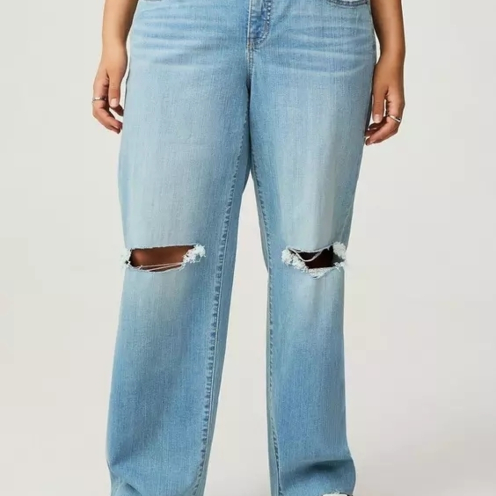 torrid Light Wash Straight-Leg Jeans with Knee Rips - Picture 3 of 9